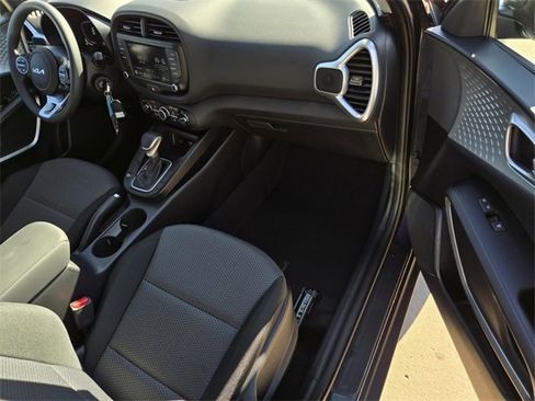 Certified 2025 Kia Soul LX image 7