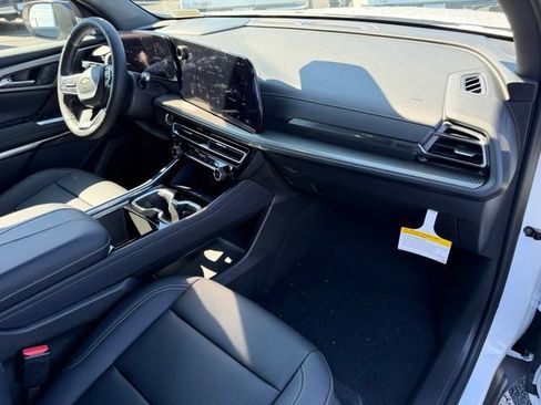 New 2026 Chevrolet Traverse LT w/ Driver Confidence Package FWD image 17