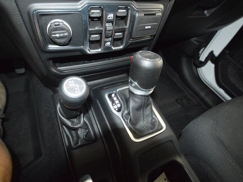 Used 2022 Jeep Gladiator Sport AWD/4WD image 38