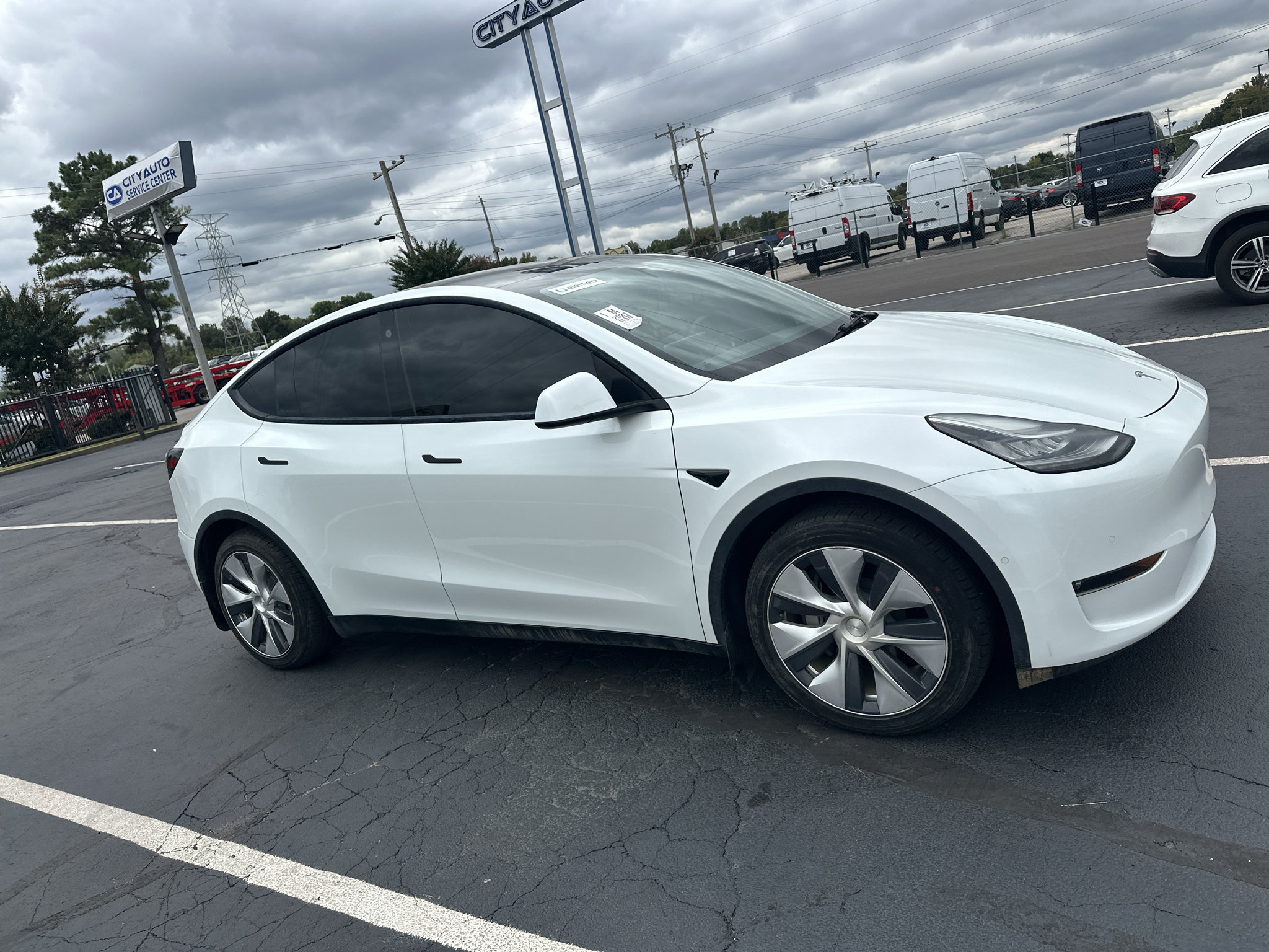 Used 2021 Tesla Model Y Long Range AWD/4WD image 3