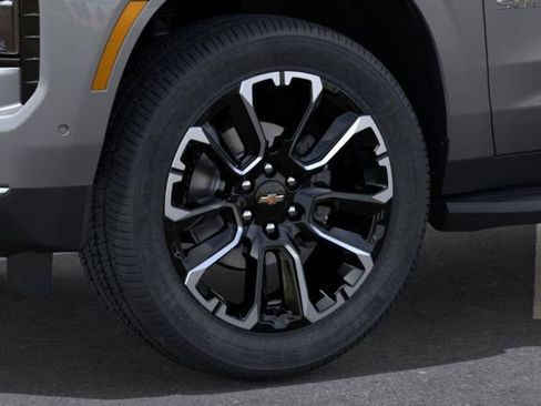 New 2026 Chevrolet Suburban LT w/ Comfort Package image 9