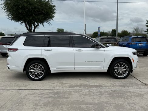 Used 2024 Jeep Grand Cherokee L Summit w/ Advanced Protech Group IV image 3