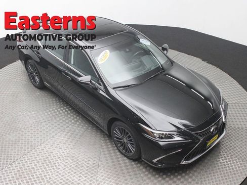 Used 2022 Lexus ES 300h w/ Premium Package image 3