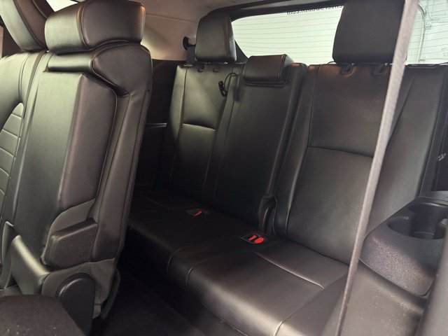 Used 2022 Toyota Highlander XLE AWD/4WD image 31