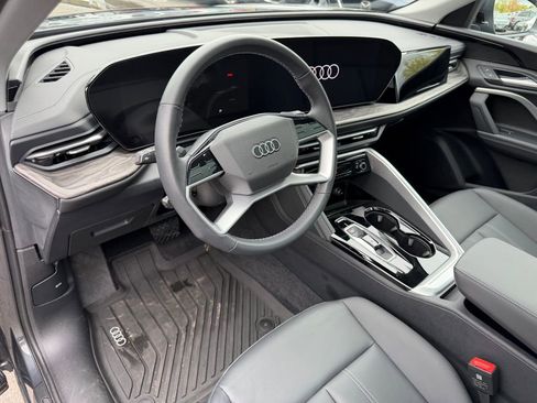 Used 2025 Audi Q5 Premium w/ Convenience Package AWD/4WD image 17