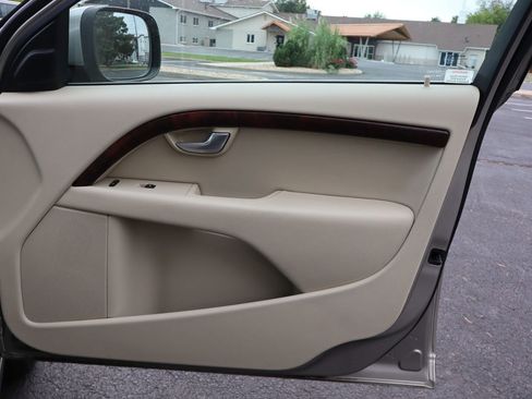 Used 2011 Volvo XC70 T6 image 26