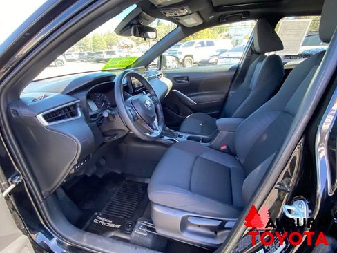 Used 2024 Toyota Corolla Cross AWD Hybrid w/ Moonroof Package image 31