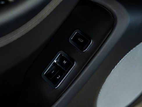 Used 2020 Bentley Flying Spur W12 image 34