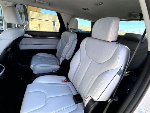 Used 2023 Hyundai Palisade SEL FWD image 16