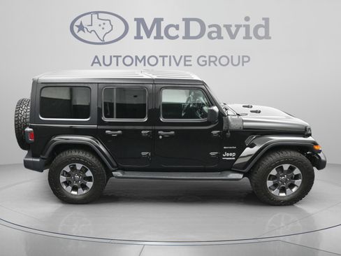 Used 2018 Jeep Wrangler Unlimited Sahara AWD/4WD image 39