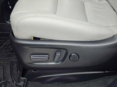Used 2017 Toyota Sienna Limited Premium AWD/4WD image 26