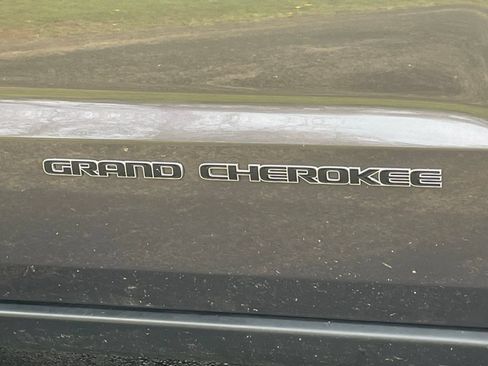Used 2021 Jeep Grand Cherokee Laredo X AWD/4WD image 11