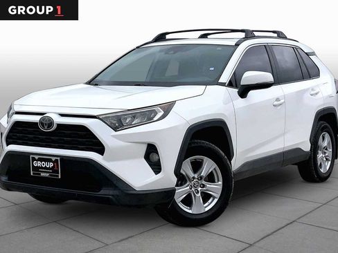 Used 2021 Toyota RAV4 XLE w/ Convenience Package FWD image 1