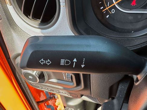 Used 2025 Jeep Wrangler Unlimited Sport AWD/4WD image 21