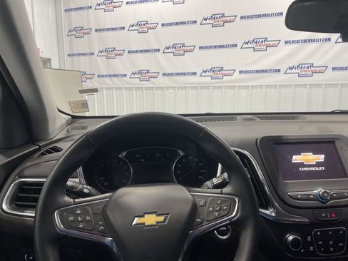 Used 2024 Chevrolet Equinox LT image 2