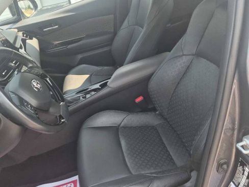 Used 2021 Toyota C-HR Limited FWD image 10