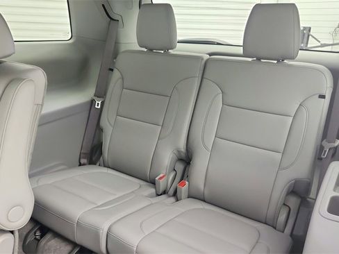 Used 2022 GMC Acadia SLT image 28