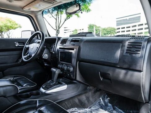 Used 2009 HUMMER H3 Alpha image 15