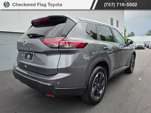 Used 2026 Nissan Rogue SV AWD/4WD image 5