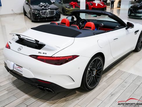 Used 2022 Mercedes-Benz SL 55 AMG 4MATIC w/ Driver Assistance Package image 45