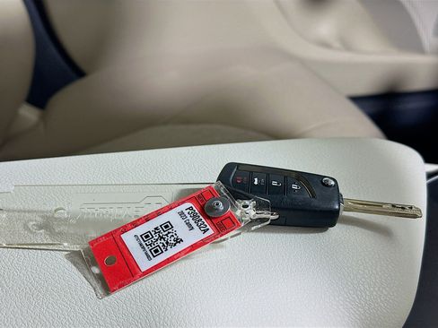 Used 2023 Toyota Camry LE image 32