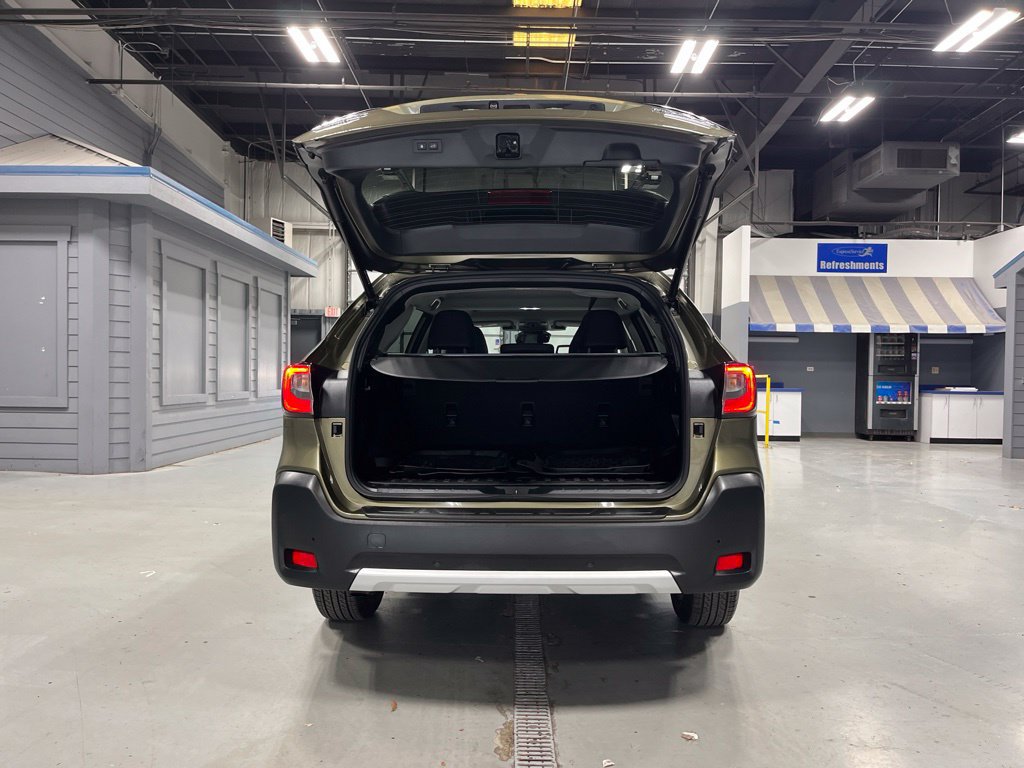 Certified 2025 Subaru Outback Touring AWD/4WD image 9