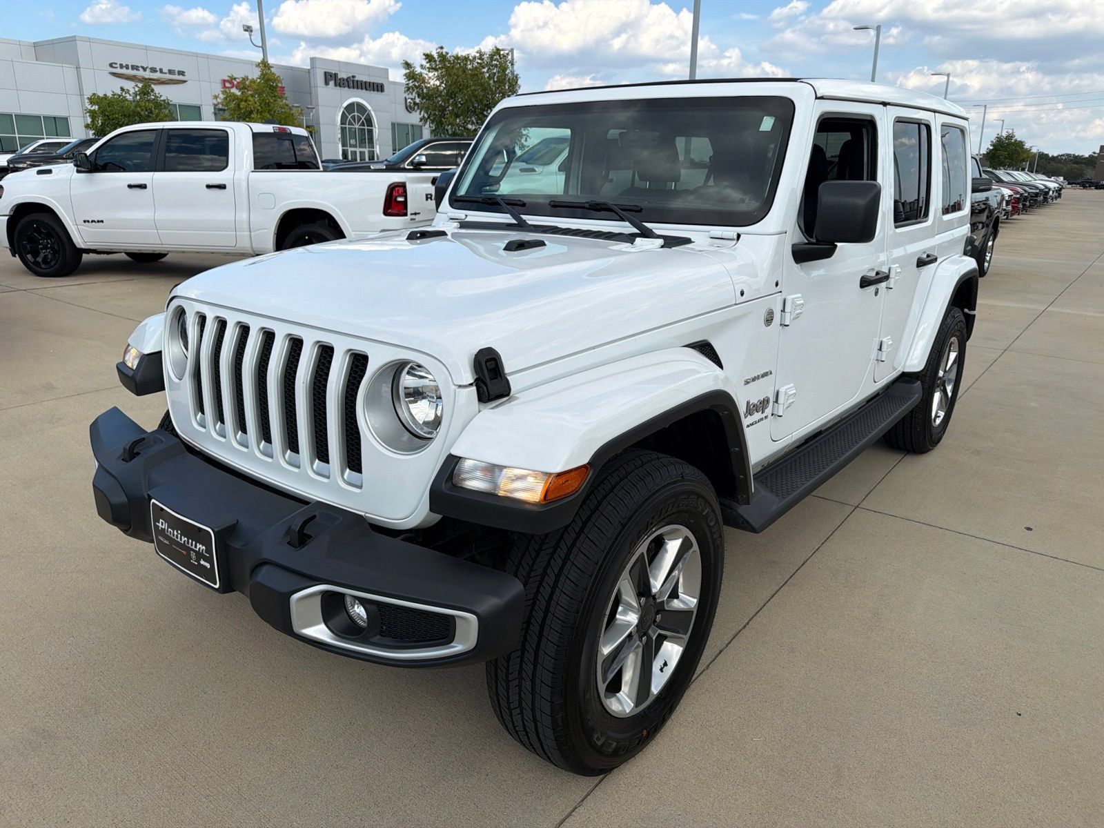 Used 2023 Jeep Wrangler Unlimited Sahara w/ Safety Group AWD/4WD image 9