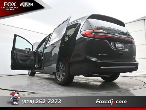 New 2026 Chrysler Pacifica Select AWD/4WD image 36