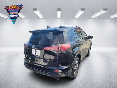 Used 2017 Toyota RAV4 LE FWD image 4