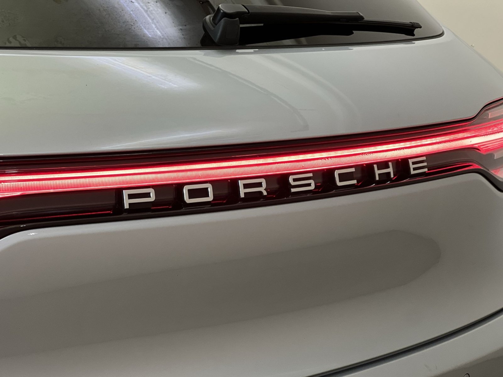 Used 2024 Porsche Macan AWD/4WD image 30