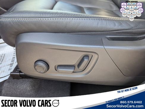 Certified 2024 Volvo XC40 B5 Ultimate w/ Climate Package image 8