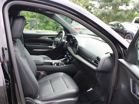 Used 2026 Chevrolet Traverse LT FWD image 11