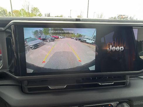 Used 2025 Jeep Wrangler Unlimited Rubicon 4xe w/ Convenience Group AWD/4WD image 34