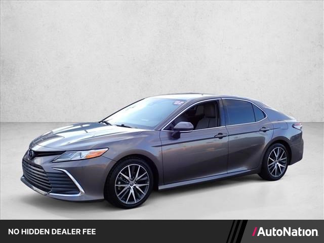 Used 2022 Toyota Camry XLE w/ Carpet Mat Package (TMS) FWD image 1