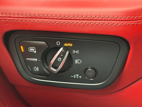 Used 2021 Bentley Bentayga AWD/4WD image 27