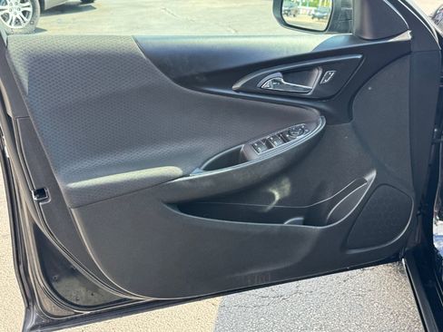 Used 2018 Chevrolet Malibu LT FWD image 13