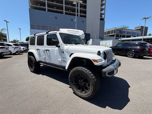 Used 2022 Jeep Wrangler Unlimited Sahara w/ Cold Weather Group AWD/4WD image 5