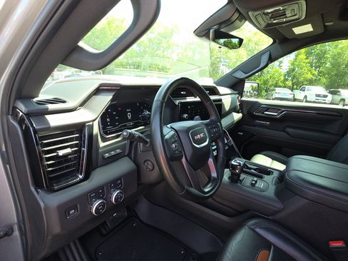 Used 2024 GMC Sierra 1500 AT4 w/ Technology Package AWD/4WD image 16