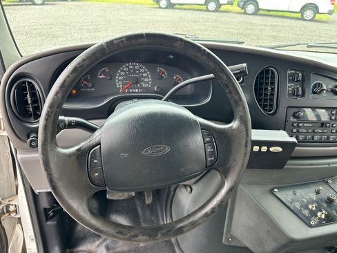 Used 2000 Ford E-350 and Econoline 350 Super Duty RWD image 17