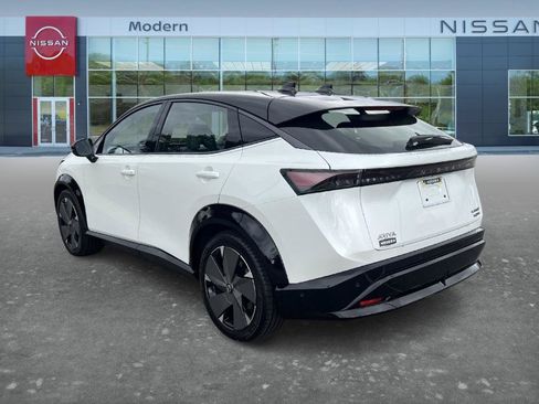 Used 2024 Nissan Ariya AWD image 7