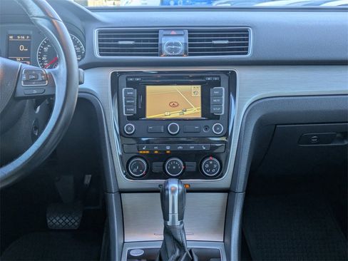 Used 2015 Volkswagen Passat 1.8T SE image 18