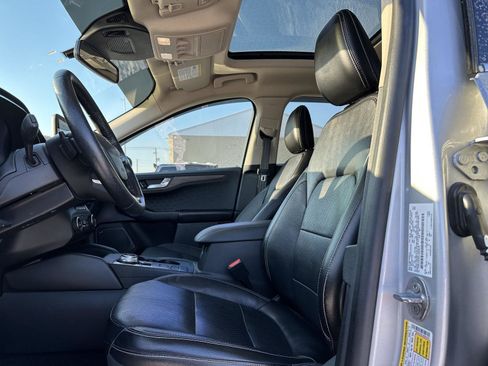 Used 2020 Ford Escape Titanium w/ Titanium Premium Package 2.0 image 11