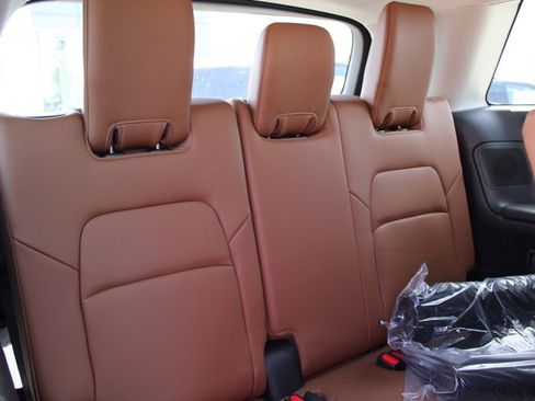 New 2026 Nissan Pathfinder Platinum AWD/4WD image 19