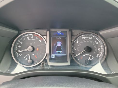 Used 2022 Toyota Tacoma TRD Sport AWD/4WD image 24