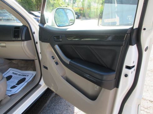 Used 2005 Toyota 4Runner Limited AWD/4WD image 13