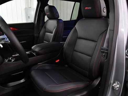 Used 2025 Chevrolet Traverse Z71 w/ Driver Confidence Package image 24