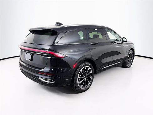 Used 2024 Lincoln Nautilus Reserve image 7