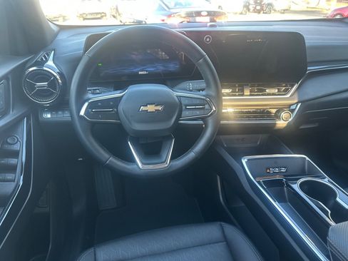 Used 2025 Chevrolet Equinox LT w/ Convenience Package II image 23