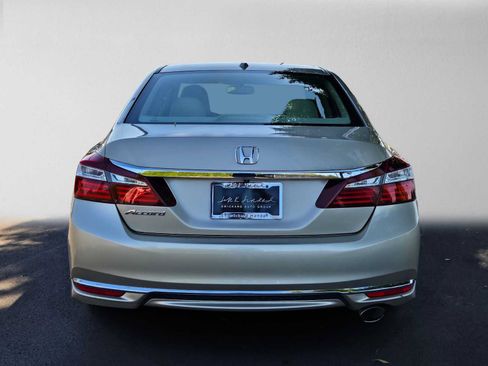 Used 2017 Honda Accord EX-L image 4