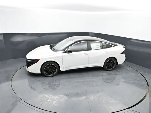 New 2026 Nissan Sentra SR w/ SR Premium Package FWD image 22